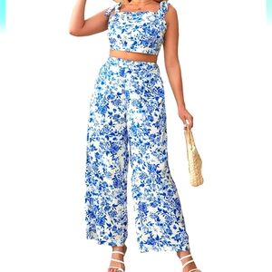 Plus Size 2-Piece Floral Tie Shoulder Crop Top w/Wide Leg Pants- Size 3X